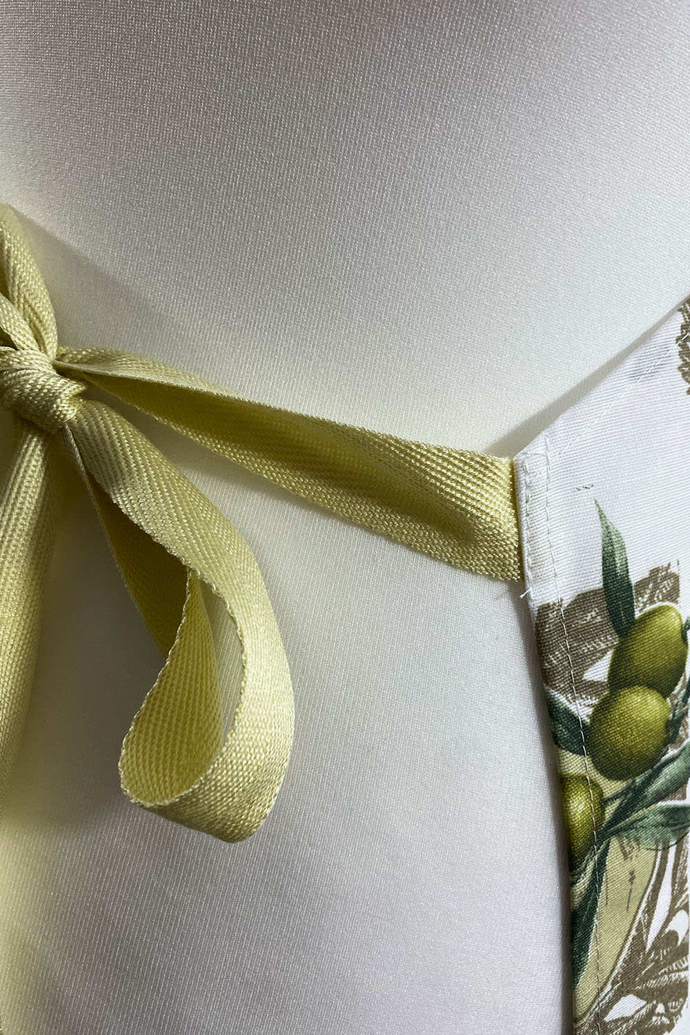 Olive Apron Close1