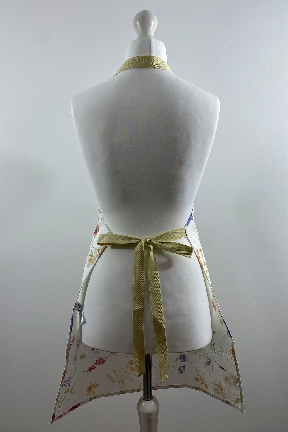 Botanic Apron Back
