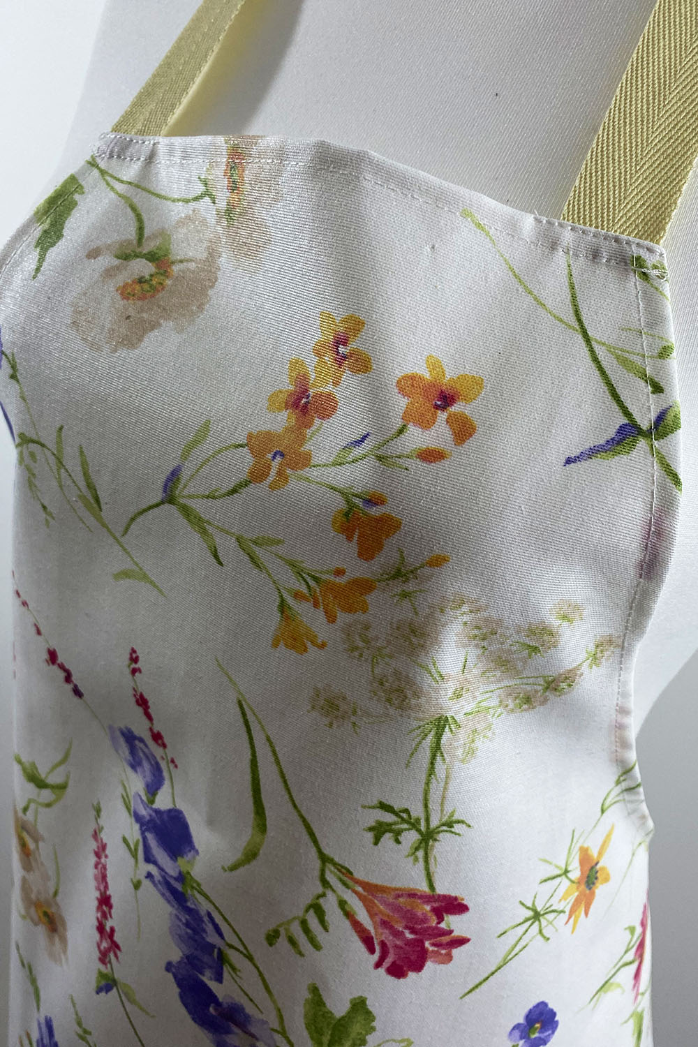 Botanic Apron Close Front