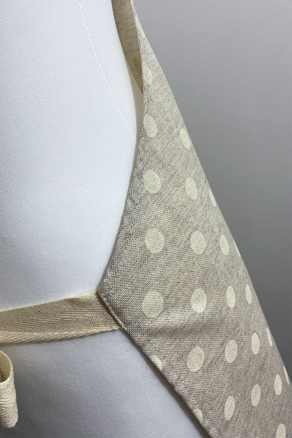 Polka apron close
